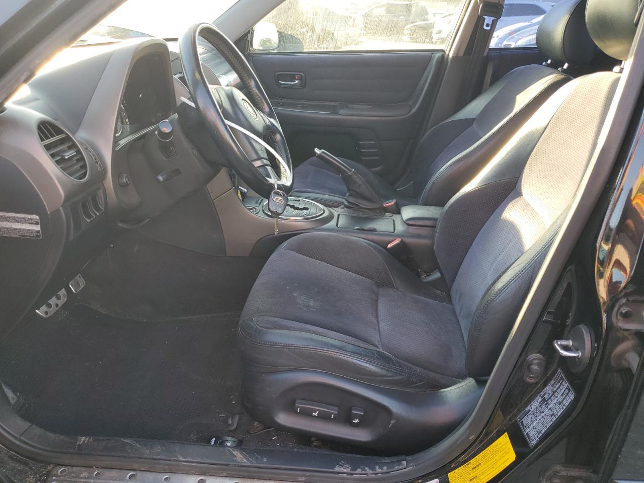2001 Lexus IS - Image 7