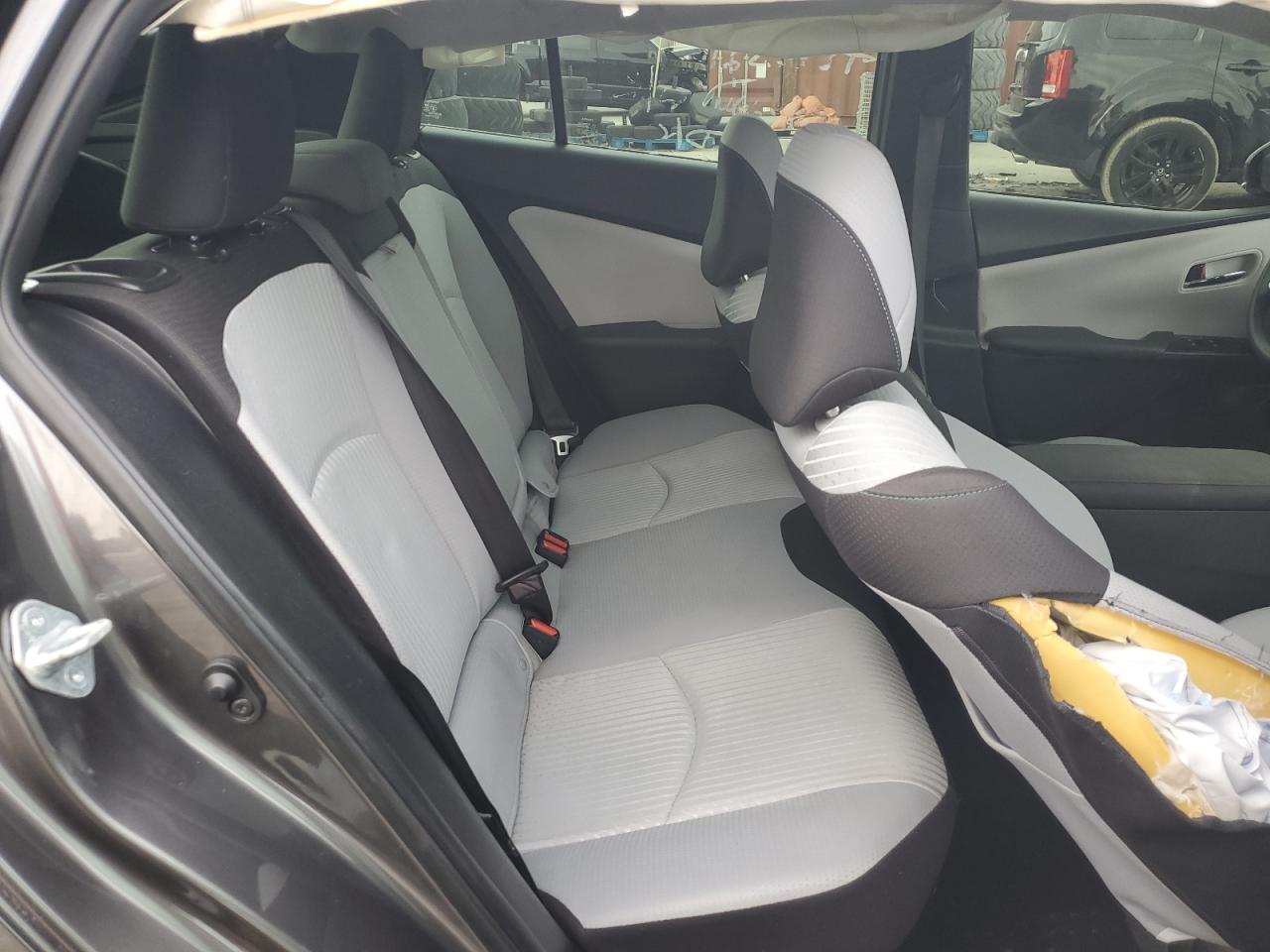 2017 Toyota Prius - Image 10