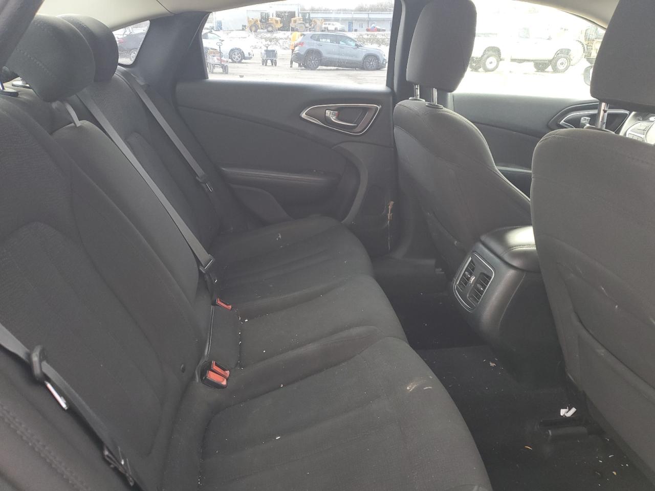 2015 Chrysler 200 - Image 10