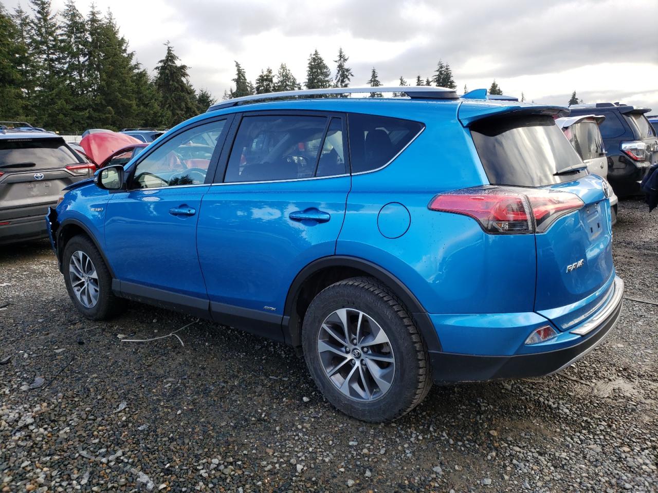 VIN JTMRJREV5JD154100 2018 TOYOTA RAV4 no.2