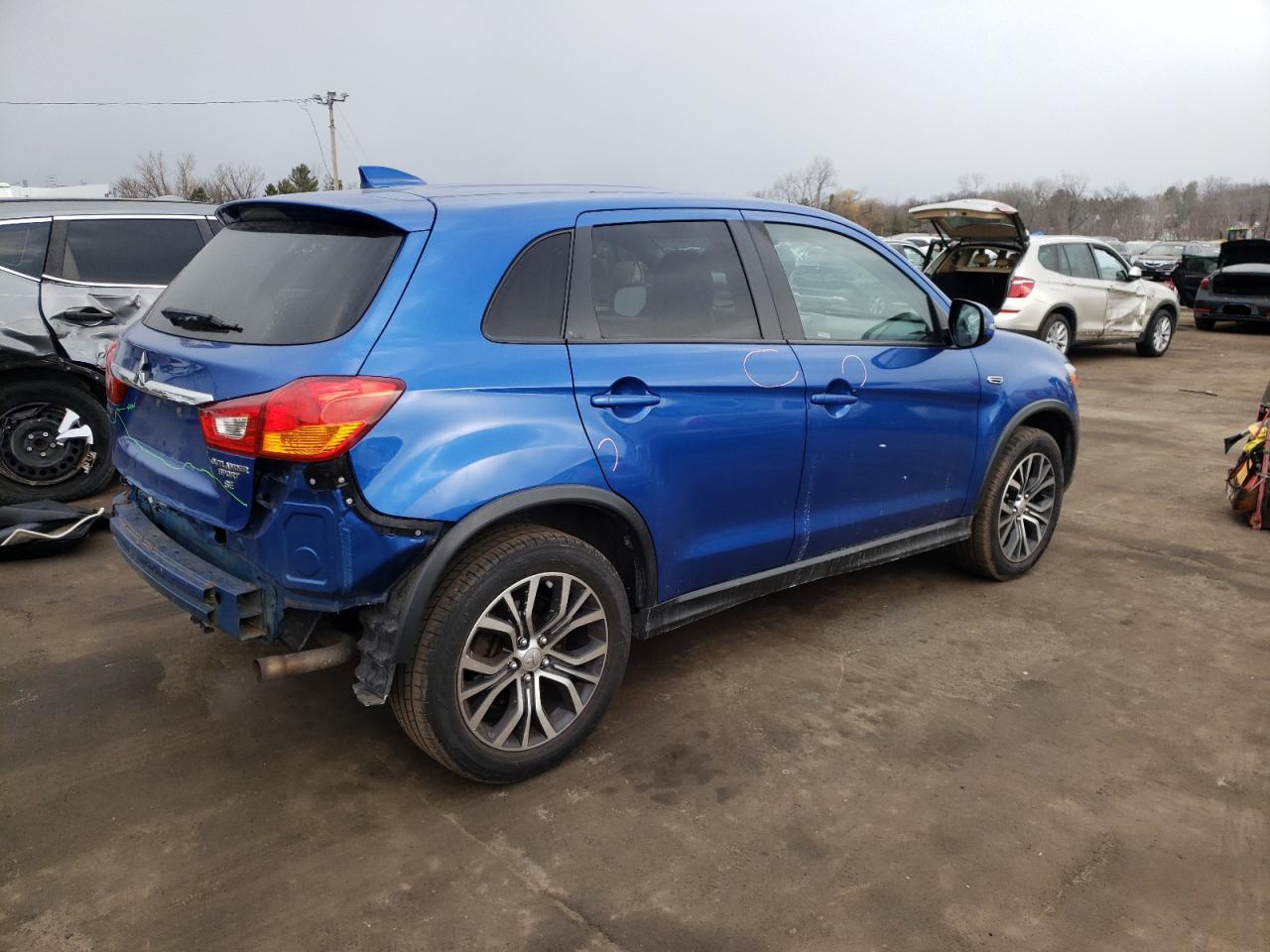 2018 Mitsubishi Outlander - Image 3