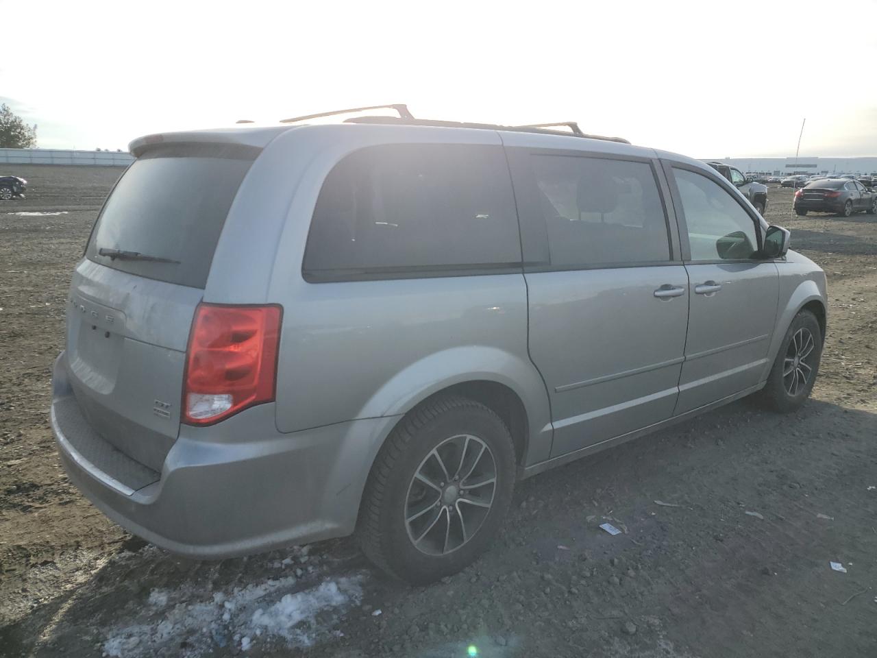 2017 Dodge Caravan - Image 3