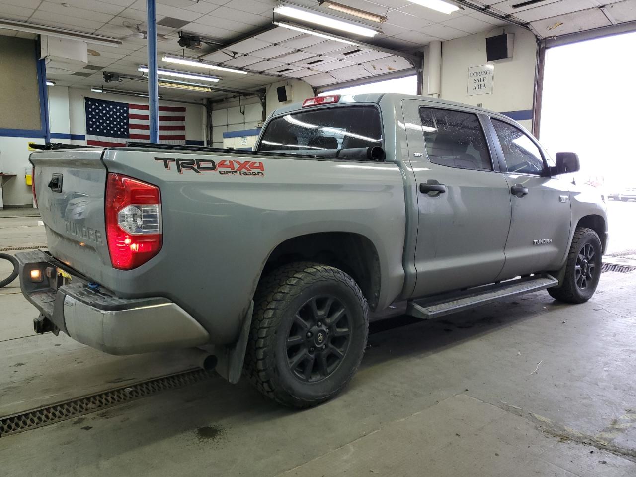 VIN 5TFDY5F12JX687174 2018 TOYOTA TUNDRA no.3