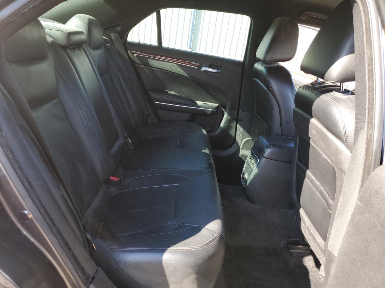 2013 Chrysler 300 - Image 10