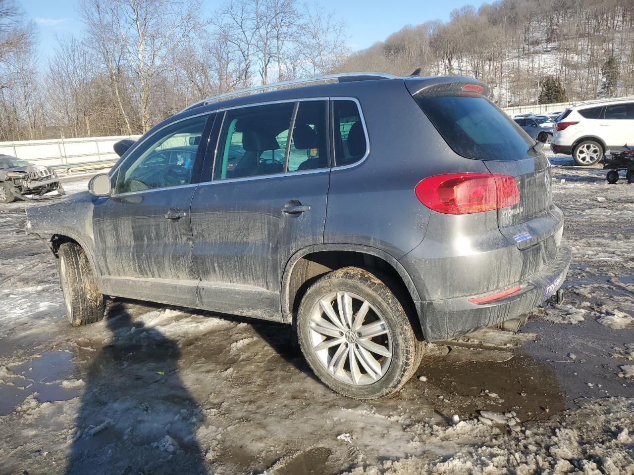 2015 Volkswagen Tiguan - Image 2