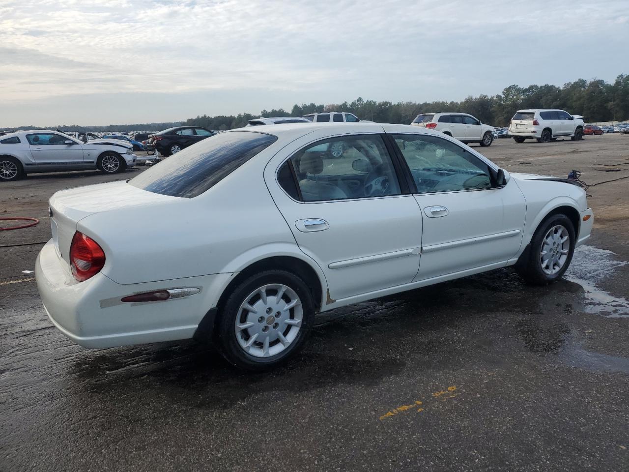 2000 Nissan Maxima - Image 3