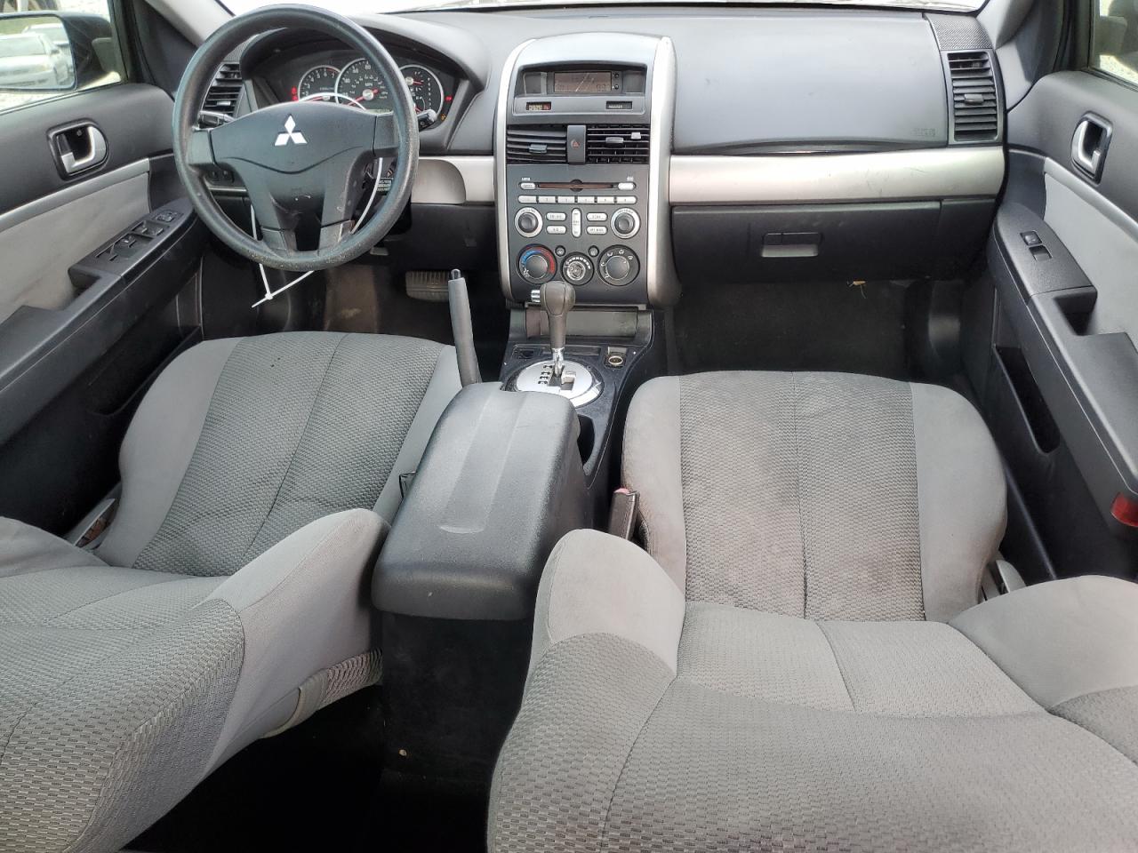 2008 Mitsubishi Galant - Image 8
