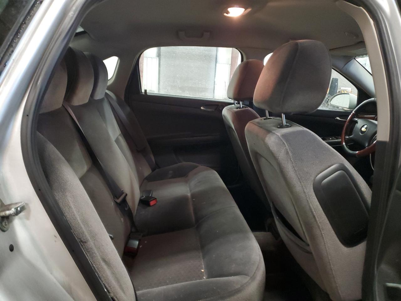 2011 Chevrolet Impala - Image 10