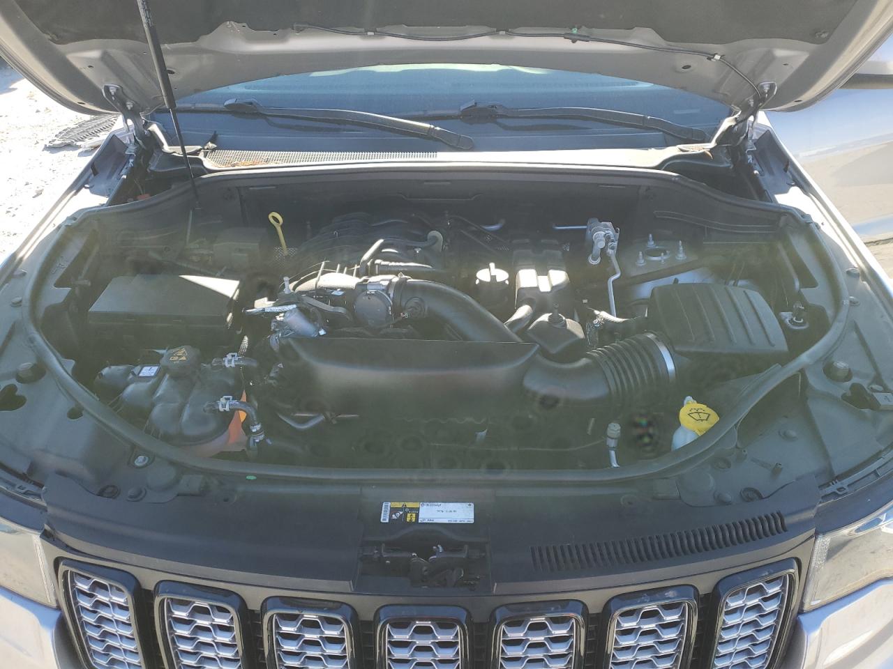 2017 Jeep Grand Cherokee - Image 12