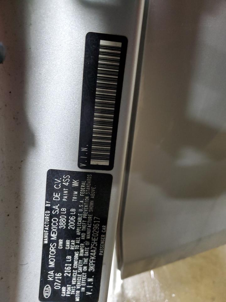 2017 Kia Forte - Image 12