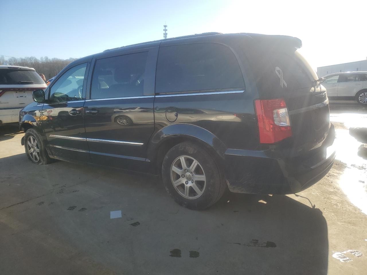 2012 Chrysler Town & Country - Image 2