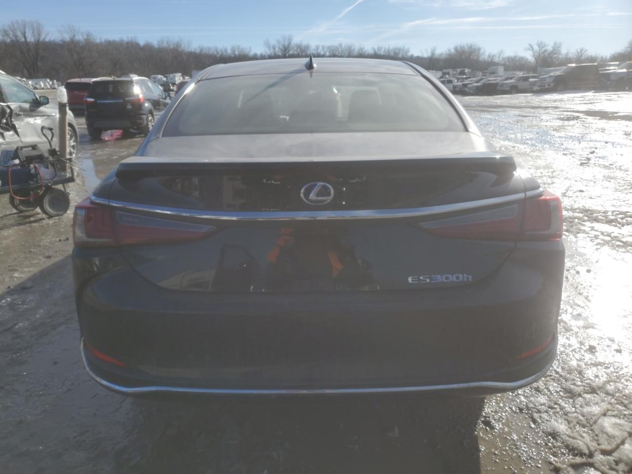2019 Lexus ES - Image 6