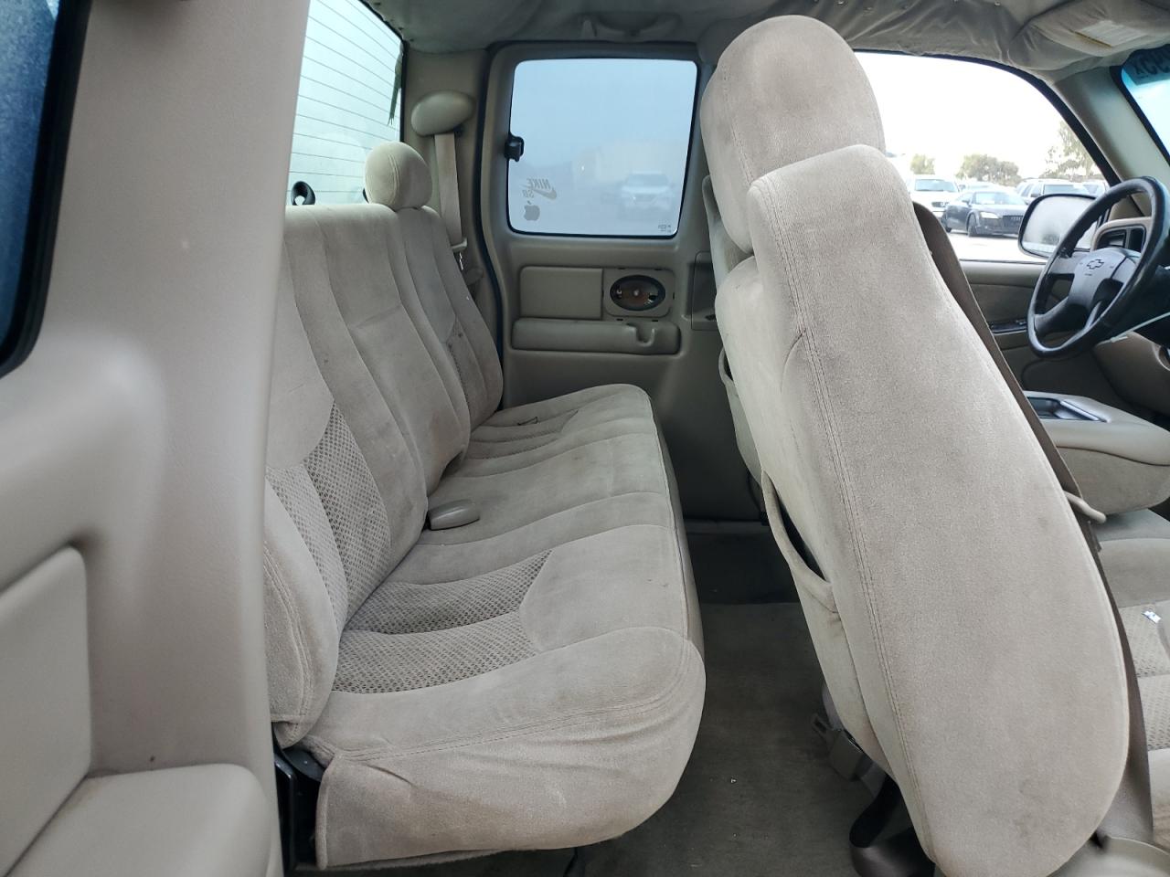 2003 Chevrolet Silverado - Image 10