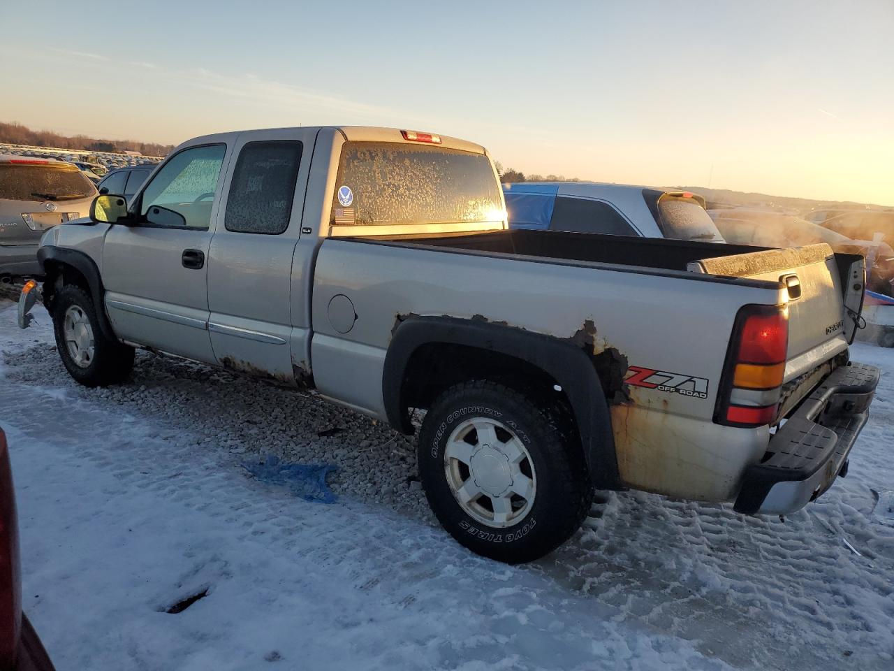 2005 GMC Sierra - Image 2