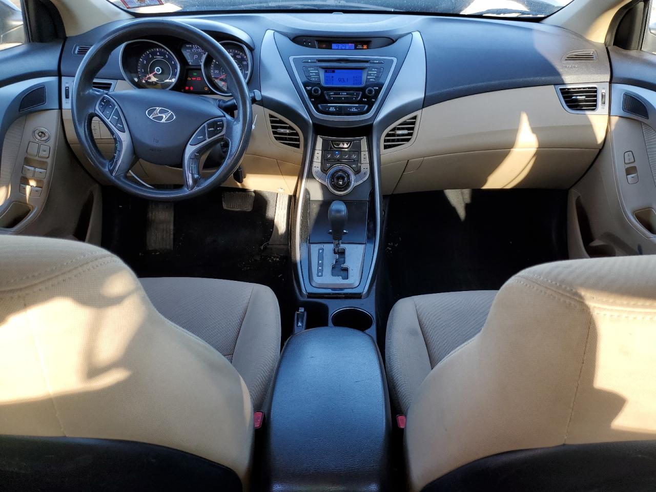 2013 Hyundai Elantra - Image 8