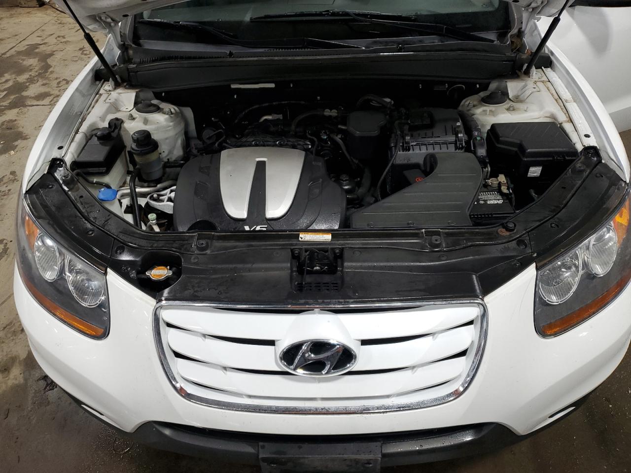 2010 Hyundai Santa Fe - Image 12
