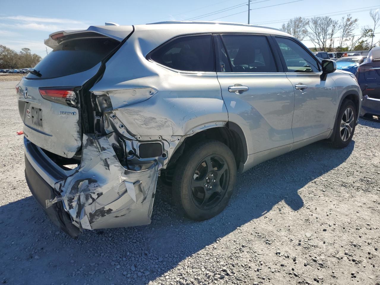 2021 Toyota Highlander - Image 3