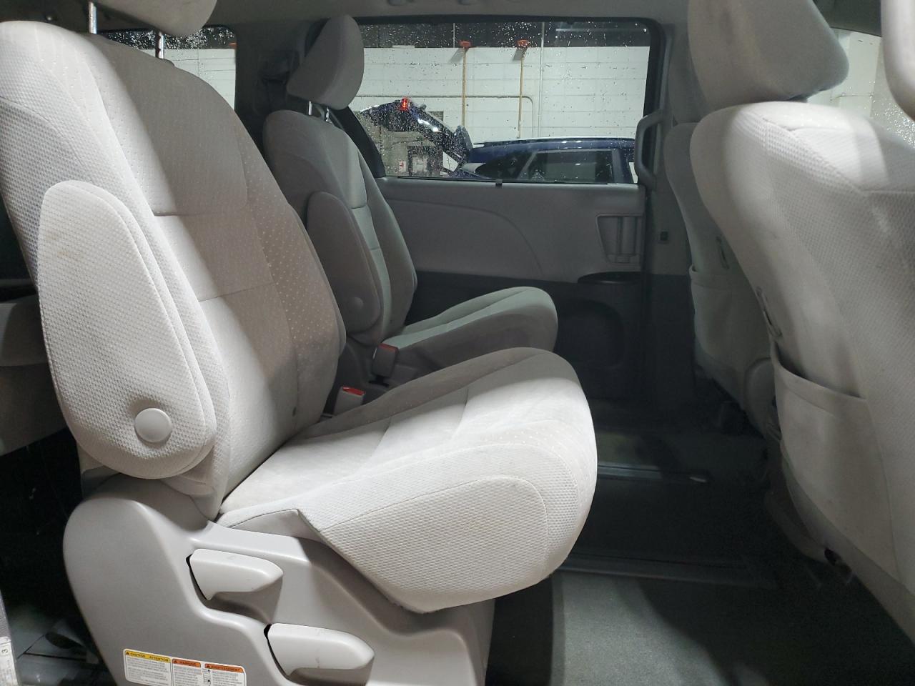 2019 Toyota Sienna - Image 11