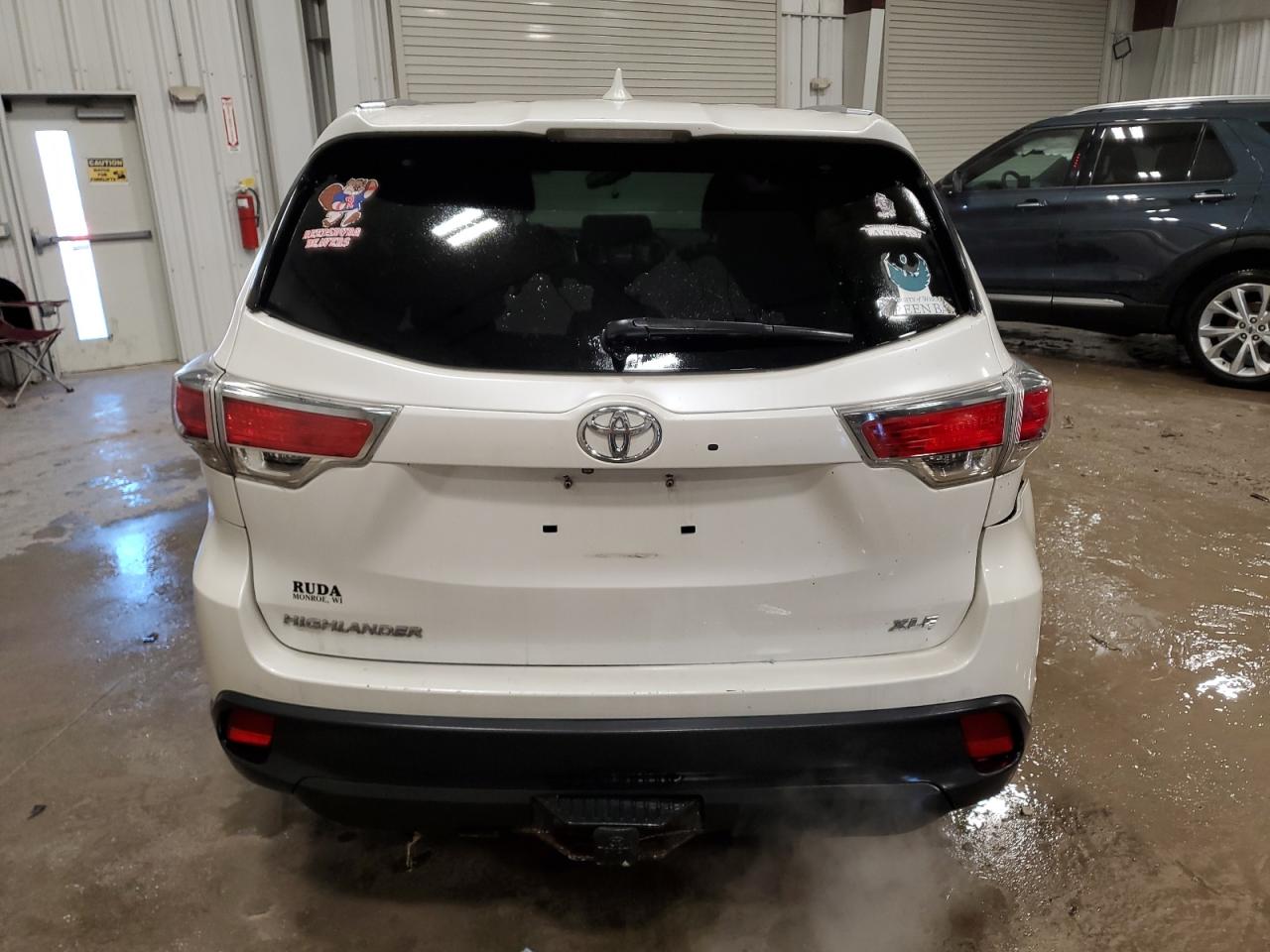 2015 Toyota Highlander - Image 6