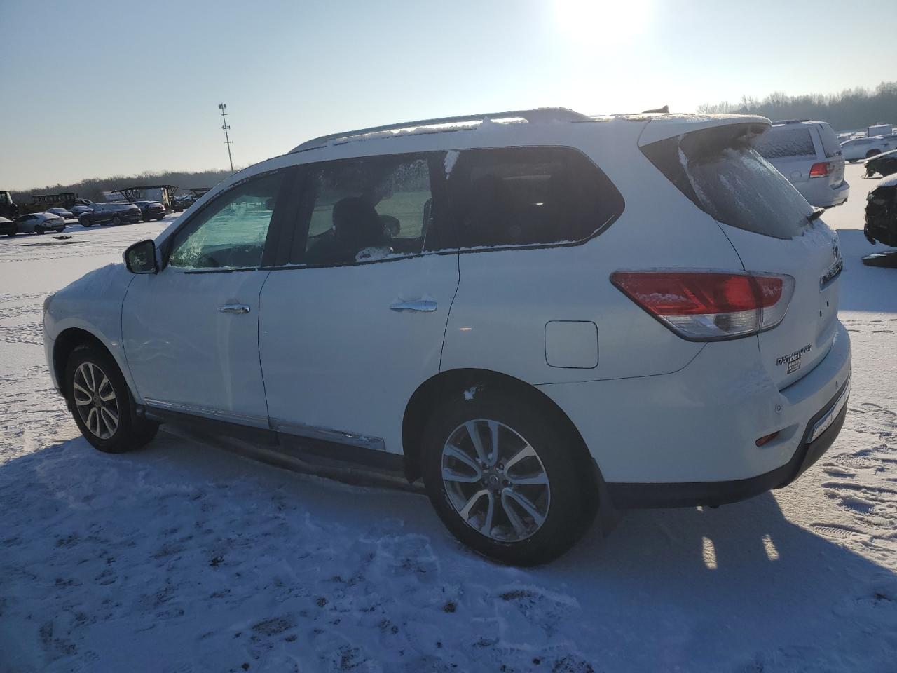 2014 Nissan Pathfinder - Image 2