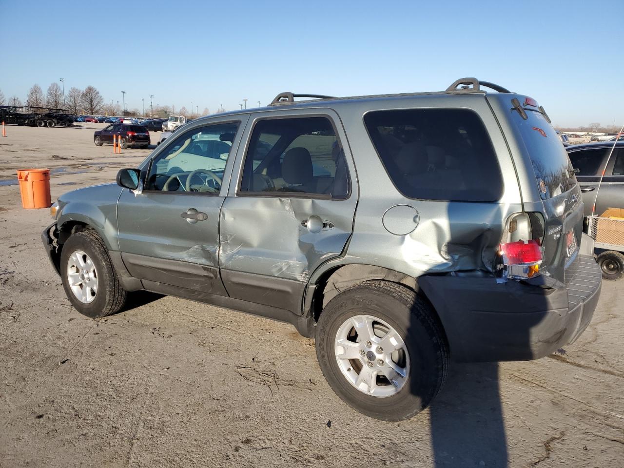 2007 Ford Escape - Image 2