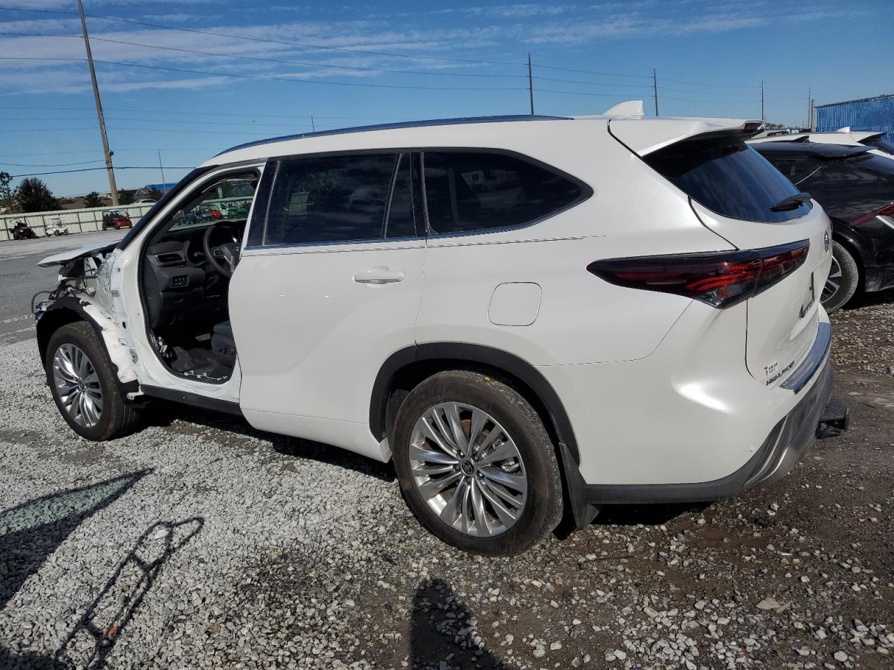 2024 Toyota Highlander - Image 2
