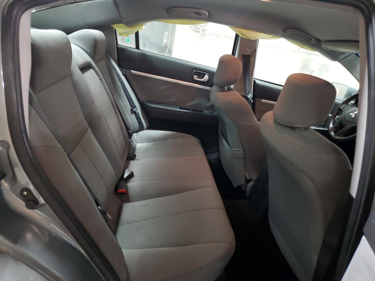 2008 Mitsubishi Galant - Image 10