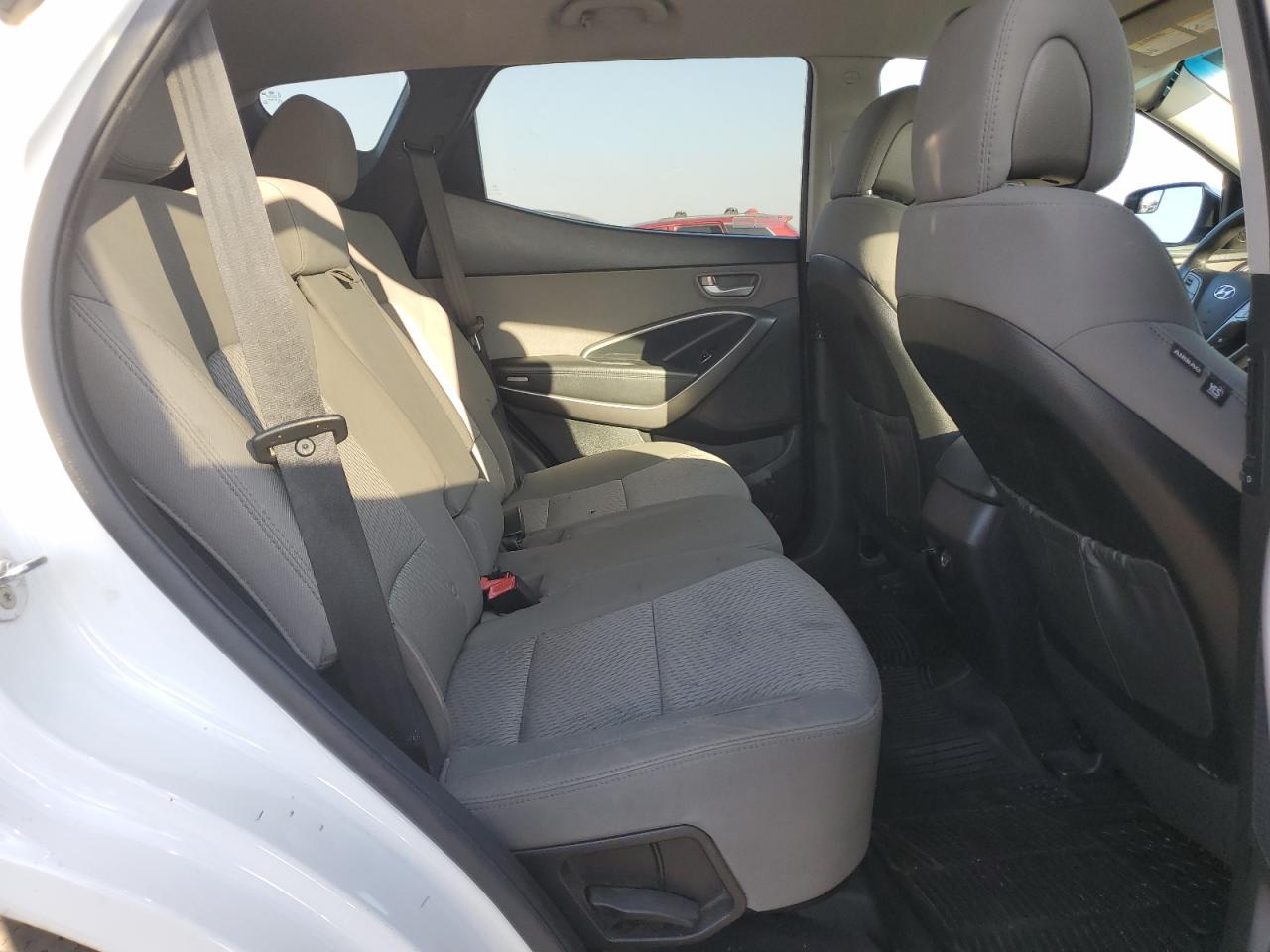 2016 Hyundai Santa Fe - Image 11