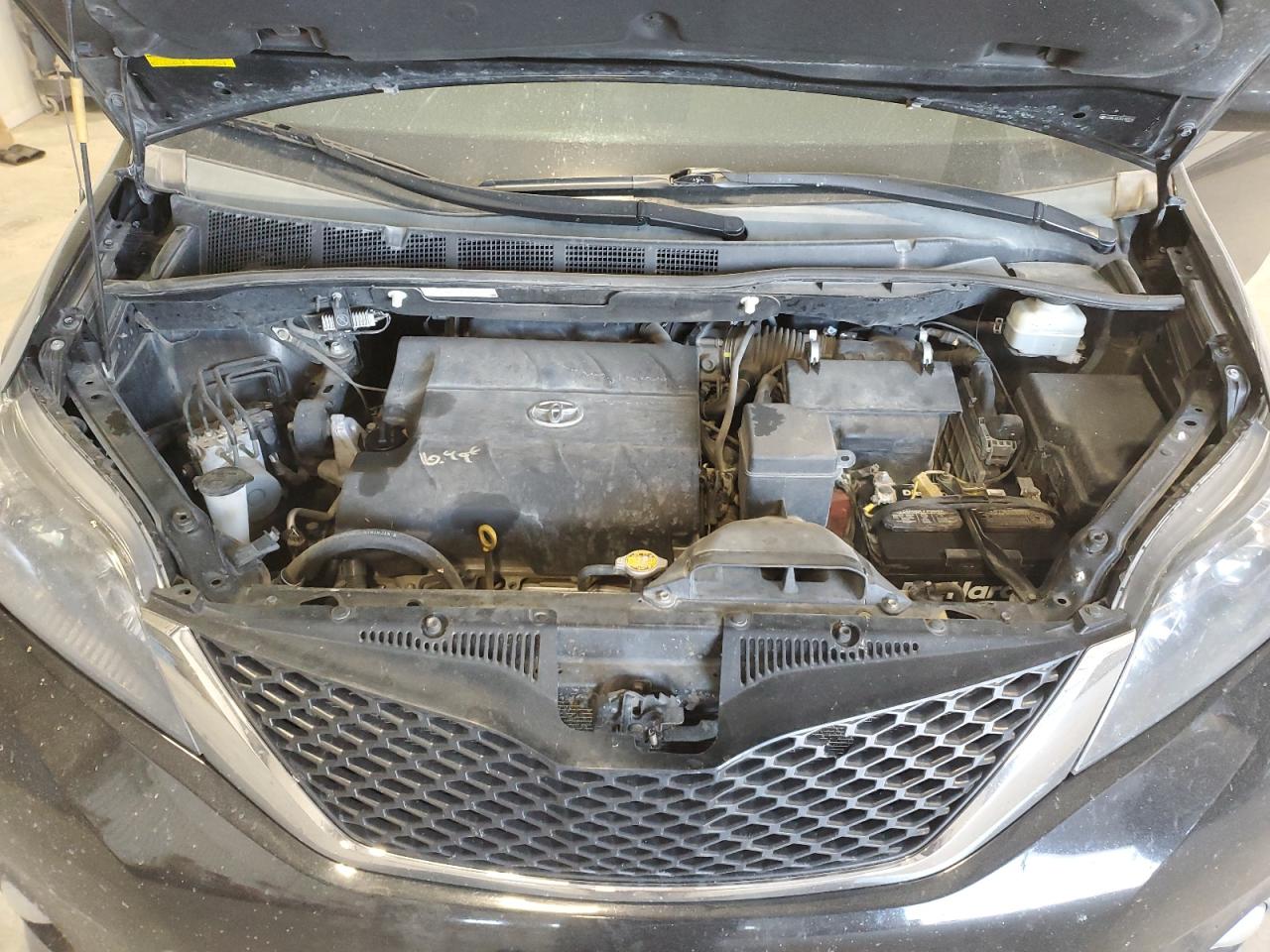 2012 Toyota Sienna - Image 14