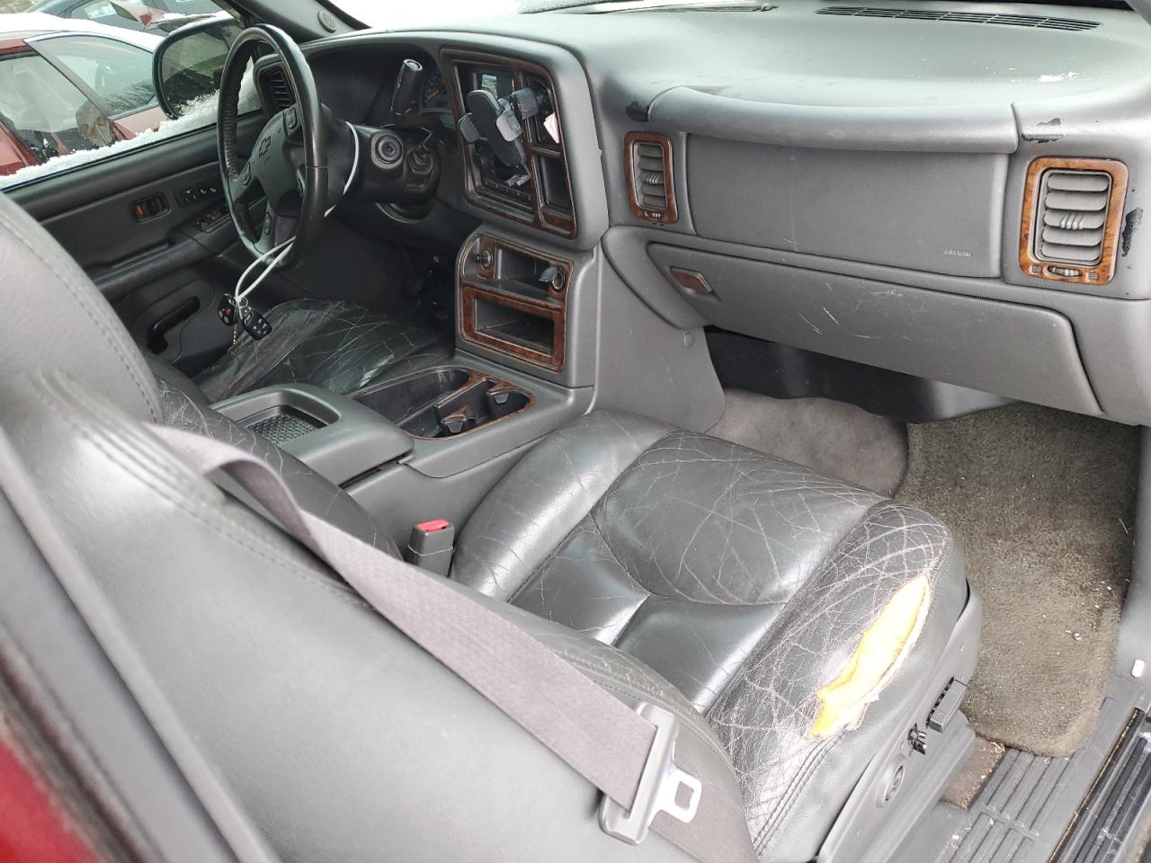 2004 Chevrolet Avalanche - Image 8