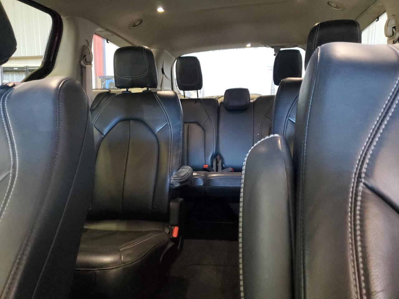 2022 Chrysler Pacifica - Image 10