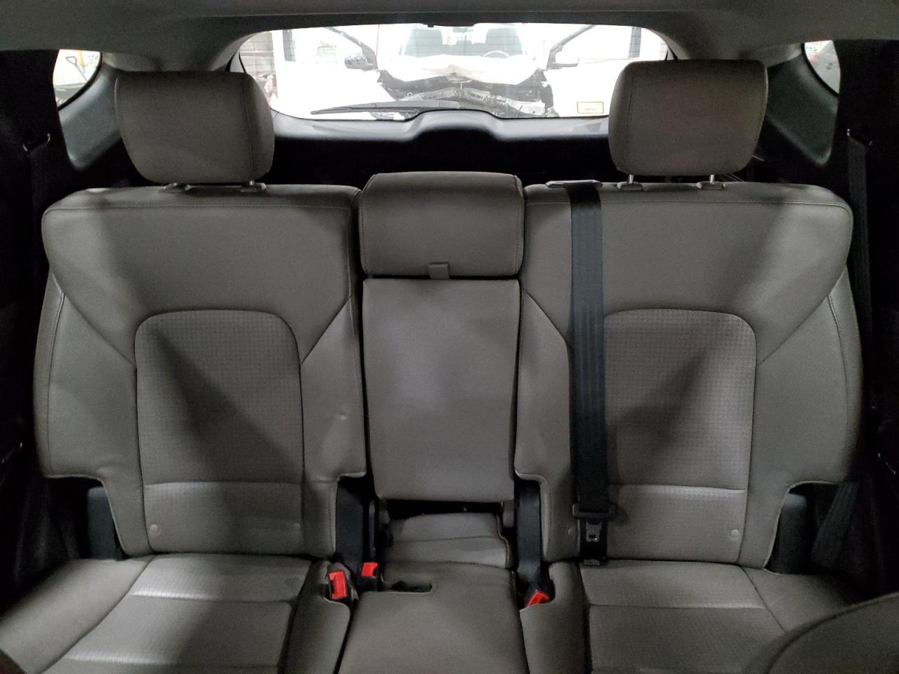 2013 Hyundai Santa Fe - Image 10