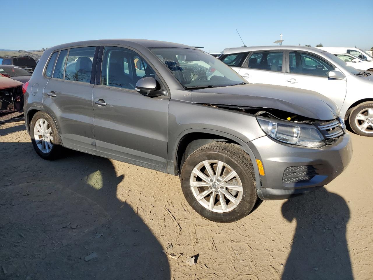 2017 Volkswagen Tiguan - Image 4