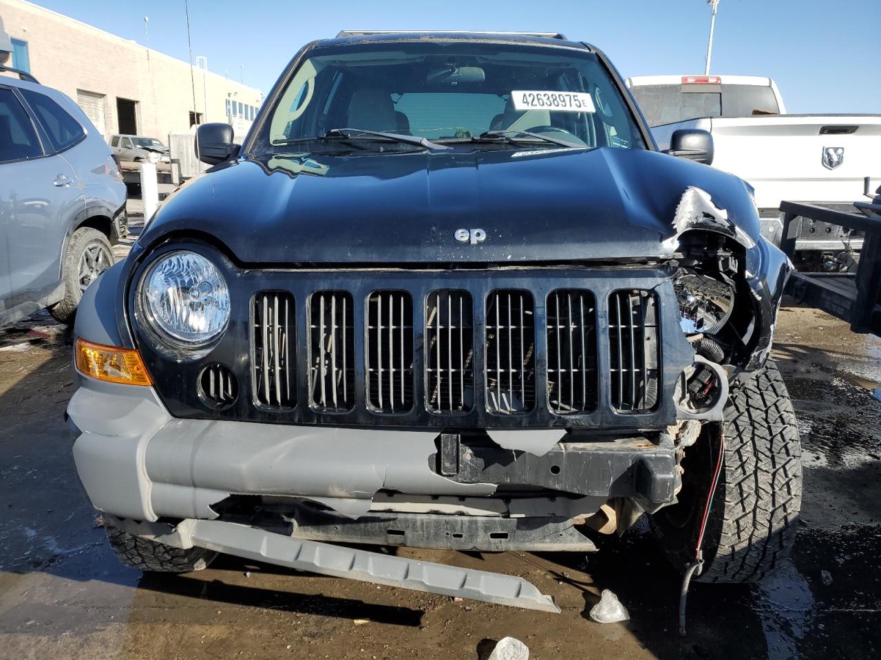 2007 Jeep Liberty (North America) - Image 5