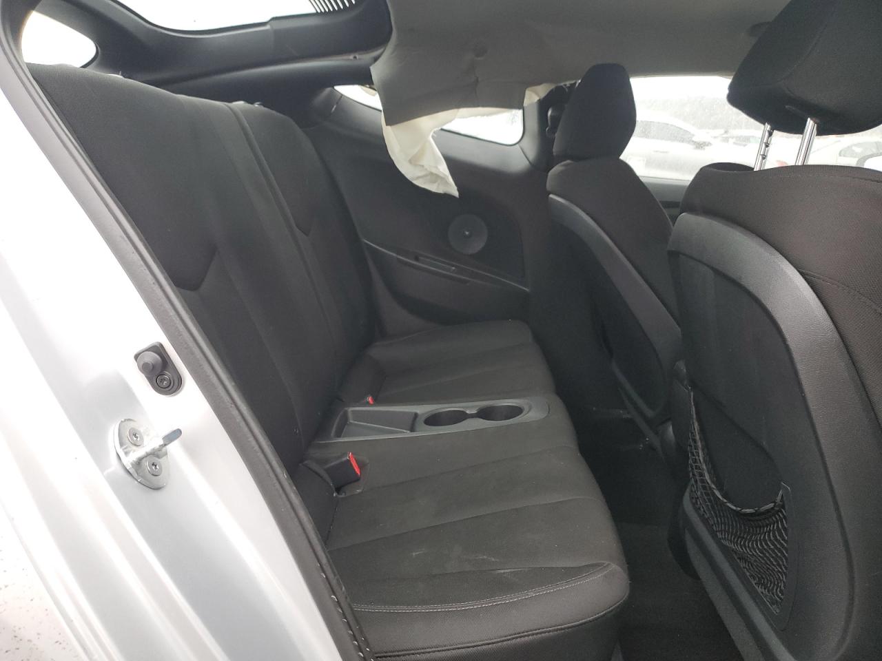 2013 Hyundai Veloster - Image 11