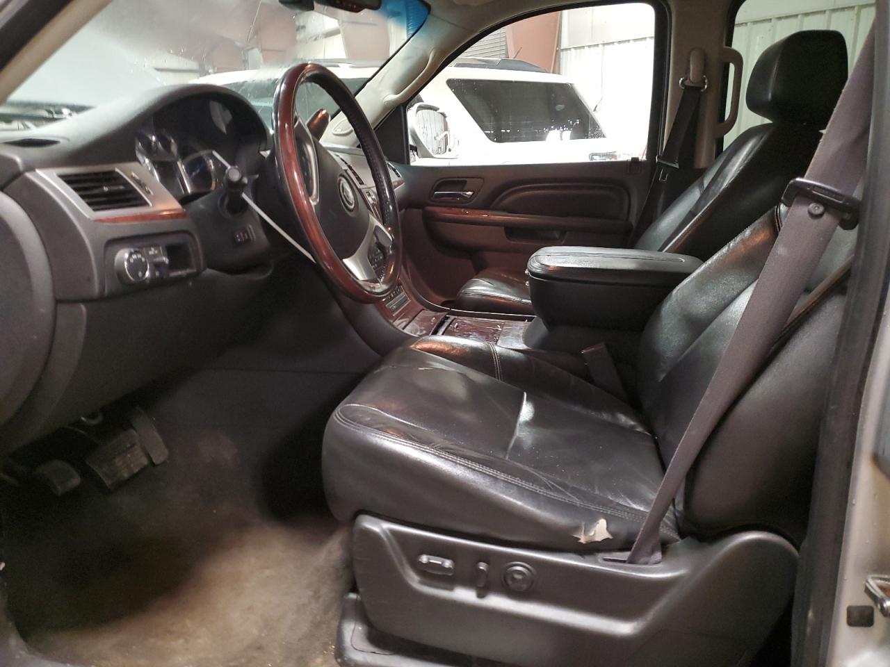 2011 Cadillac Escalade - Image 7