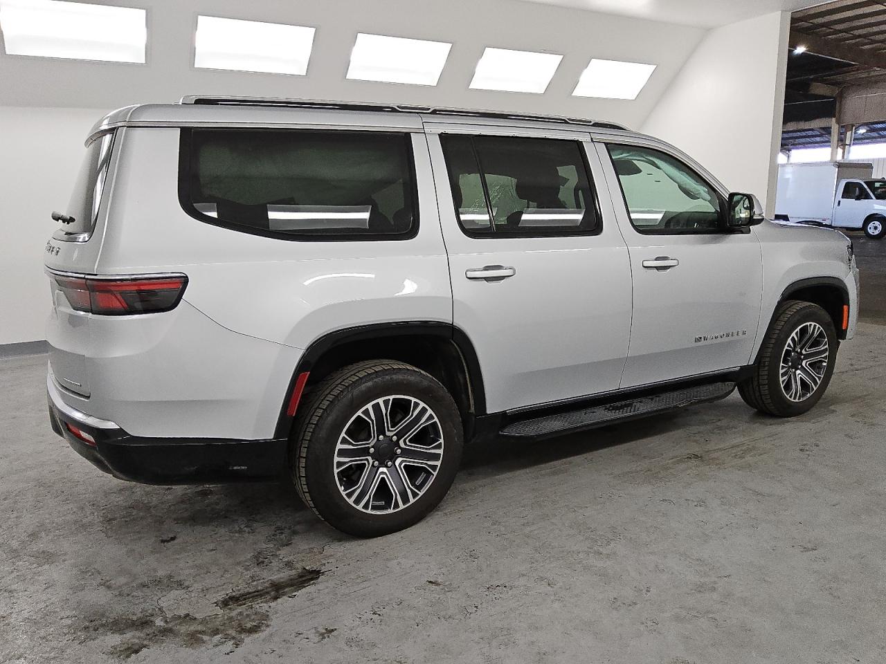 2022 Jeep Grand Wagoneer - Image 3