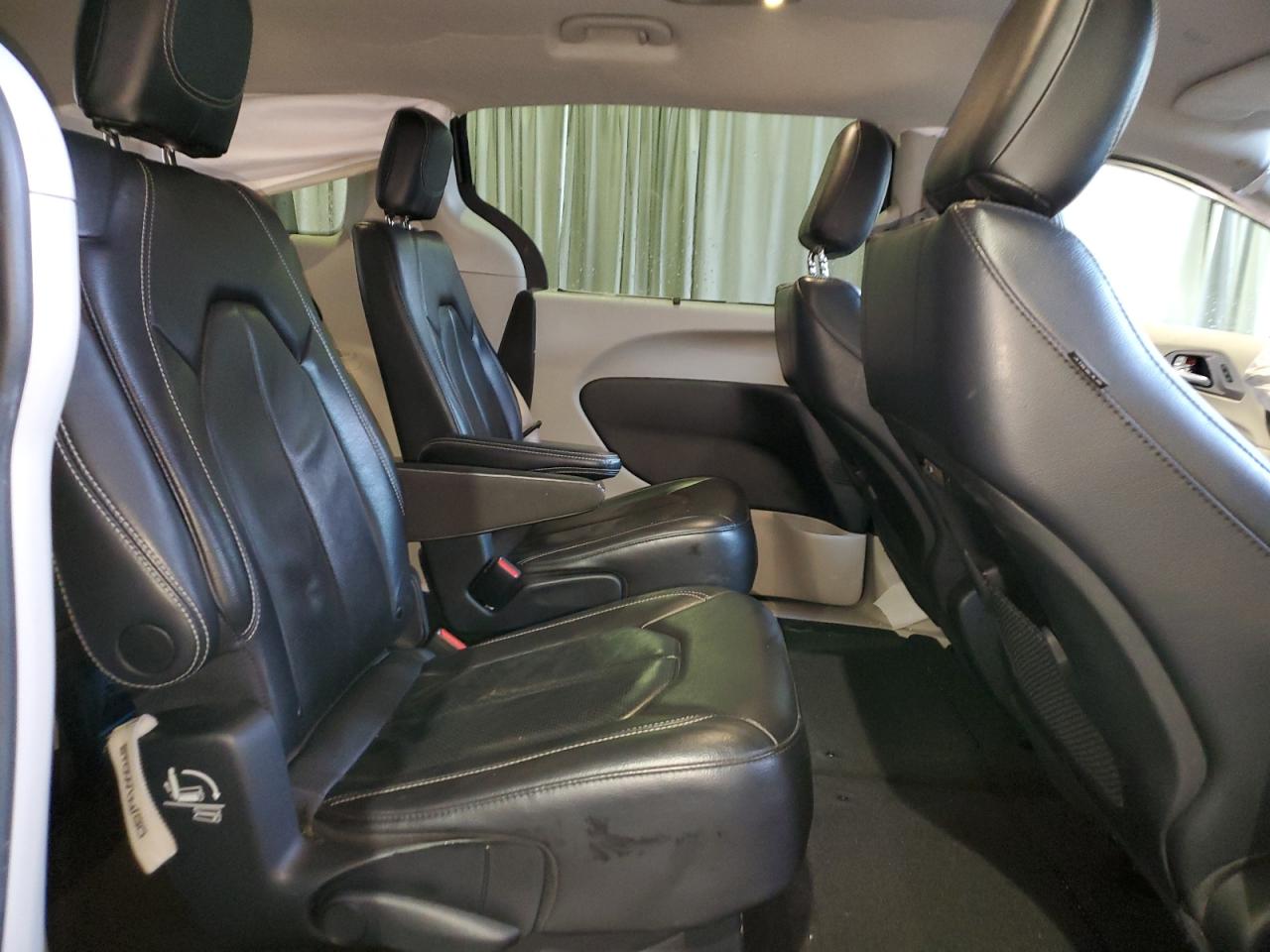 2022 Chrysler Pacifica - Image 11
