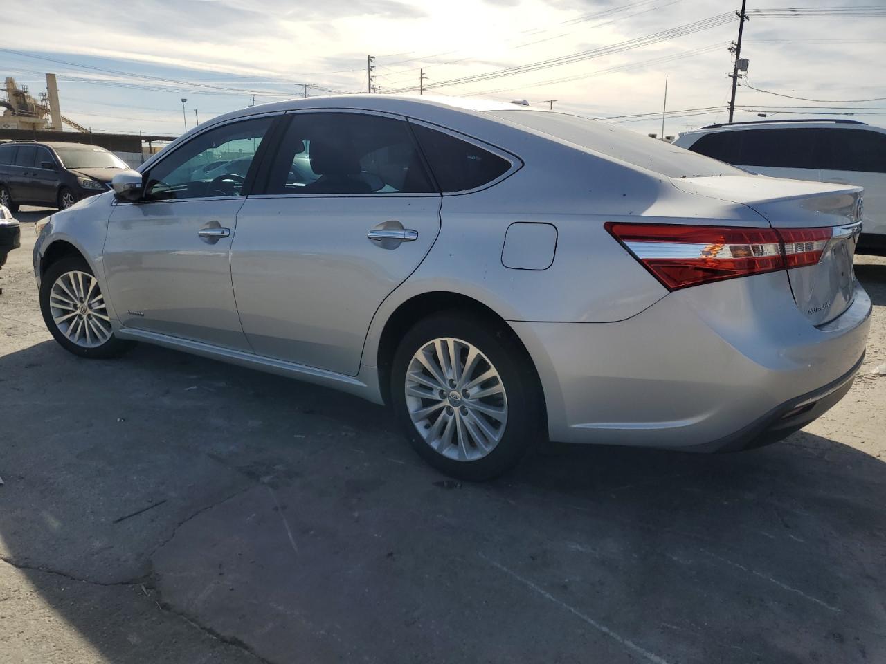 2013 Toyota Avalon - Image 2