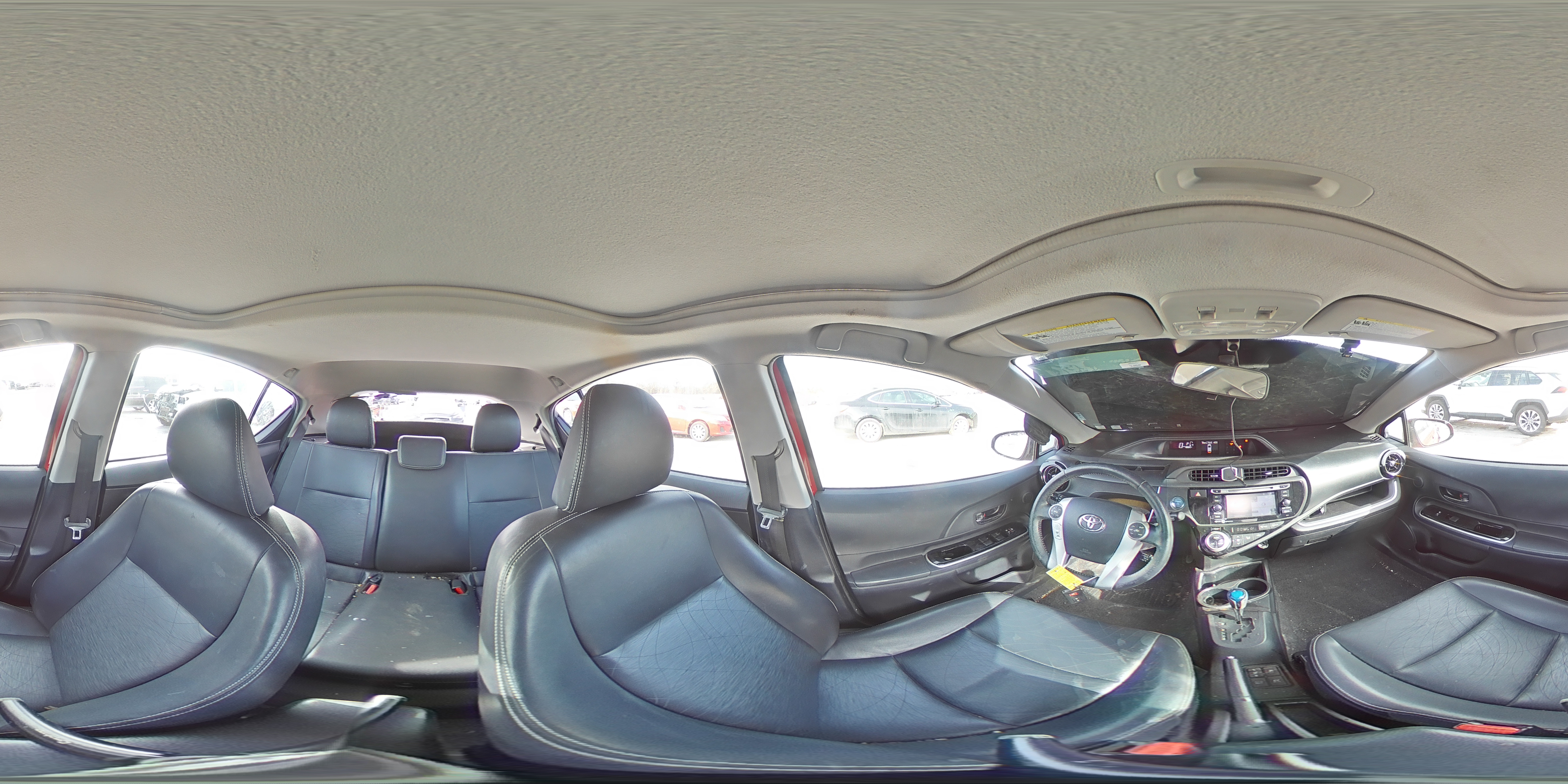 2015 Toyota Prius - Image 12
