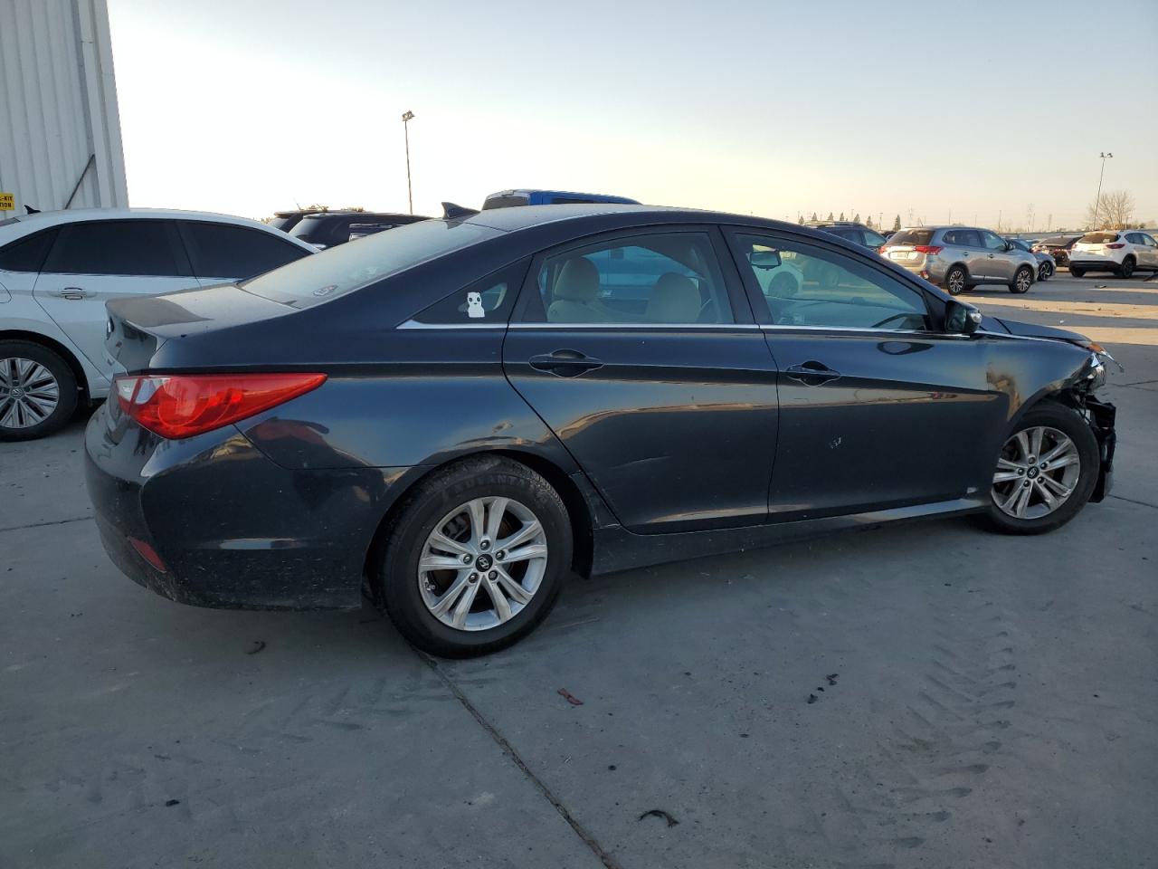 2014 Hyundai Sonata - Image 3