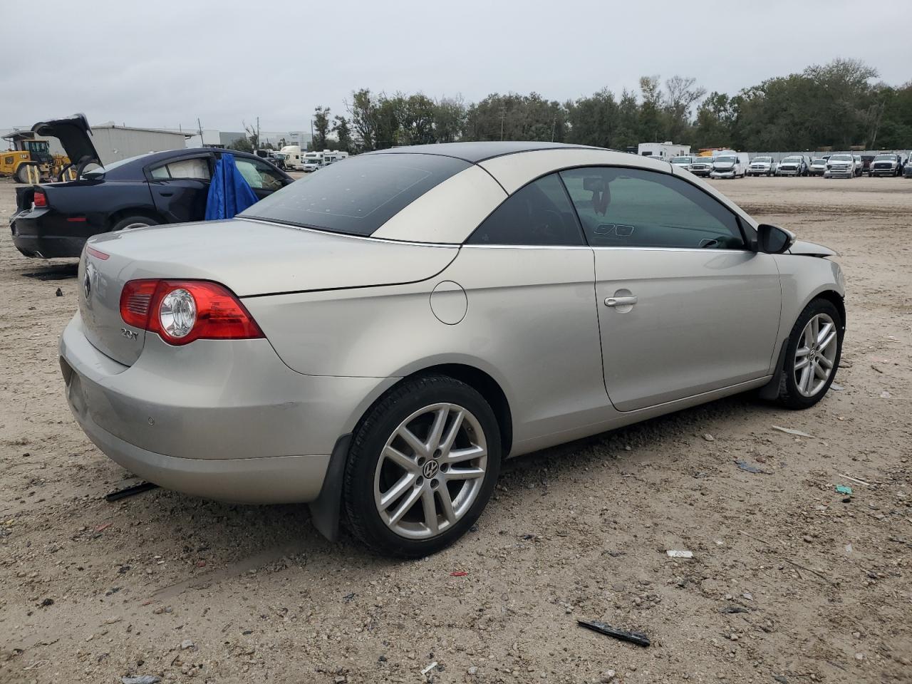 2010 Volkswagen Eos - Image 3