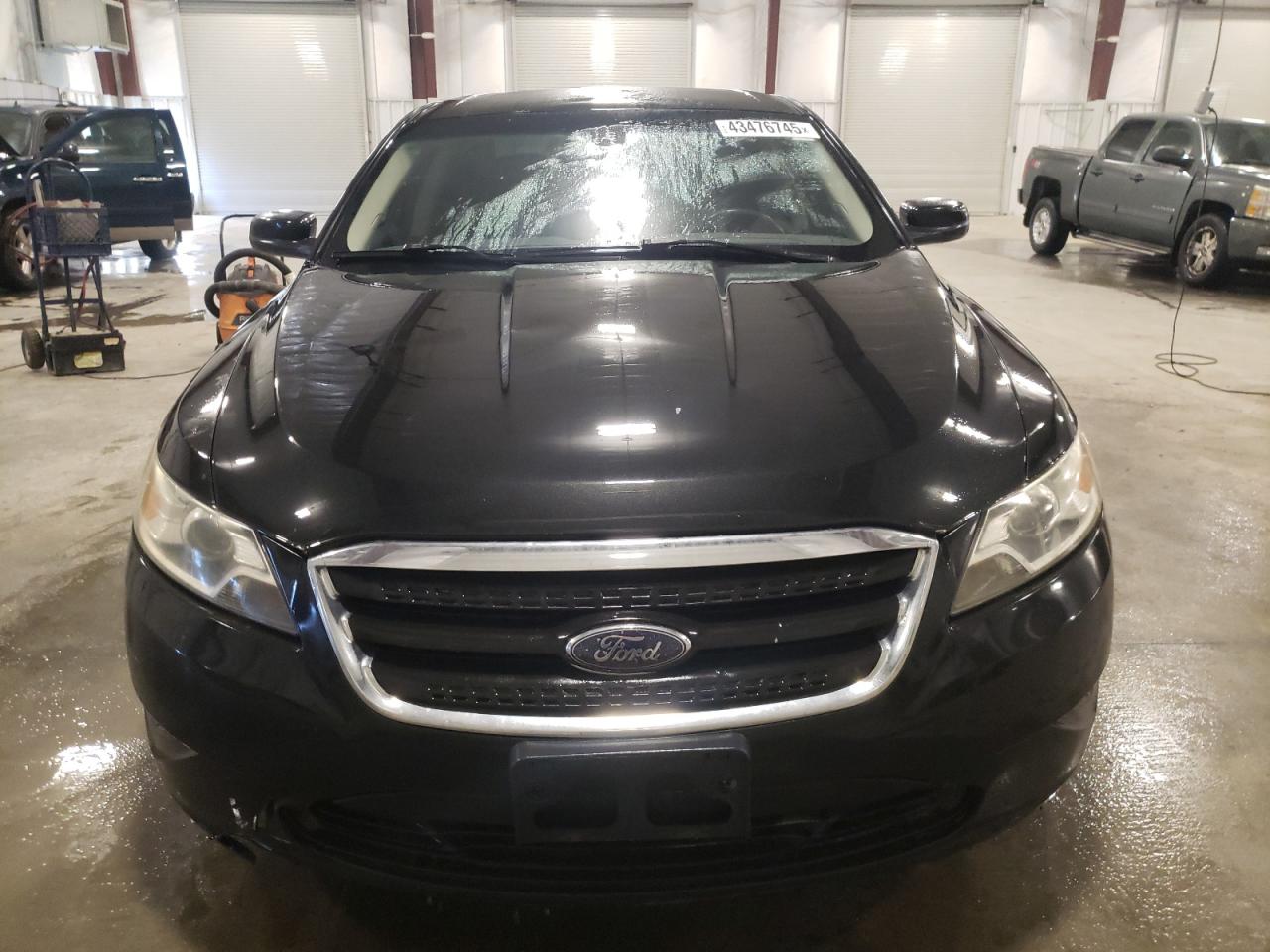 2010 Ford Taurus - Image 5