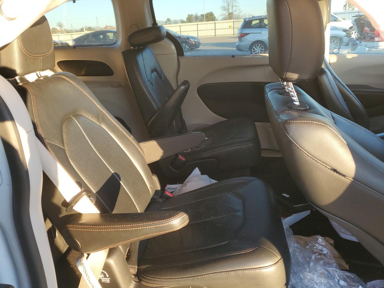 2020 Chrysler Pacifica - Image 12