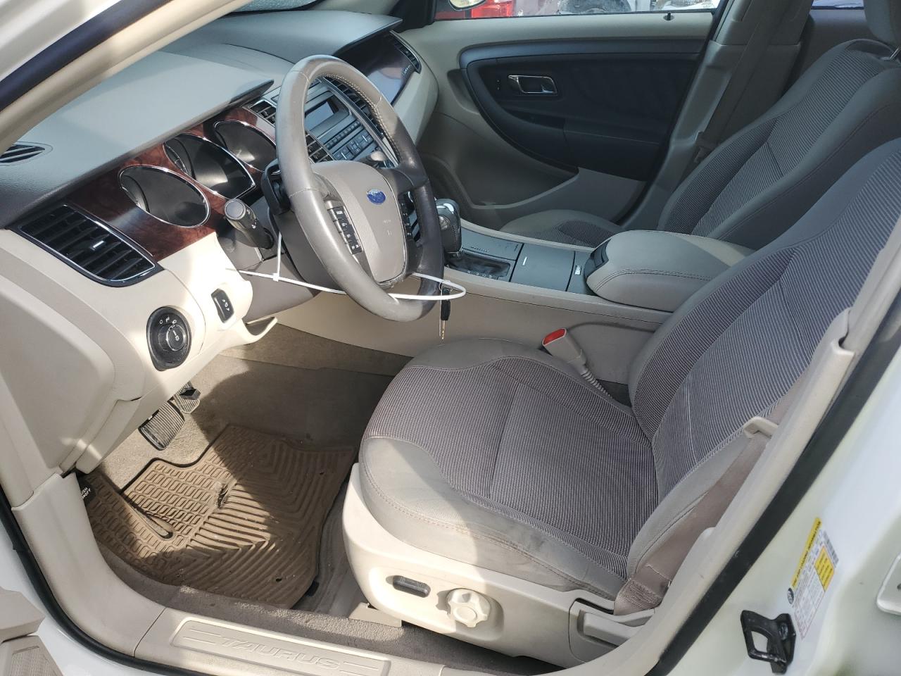 2010 Ford Taurus - Image 7