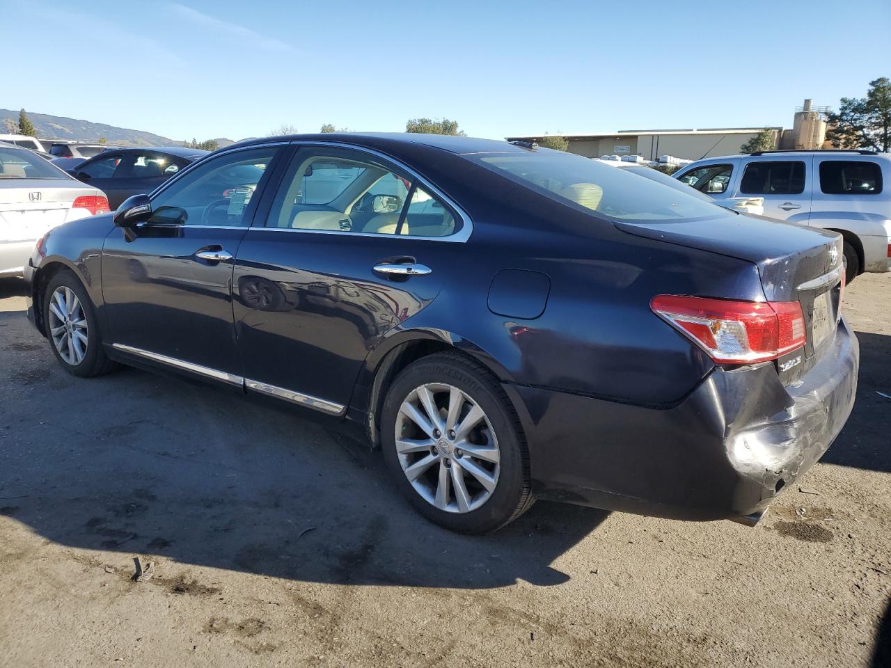 2010 Lexus ES - Image 2