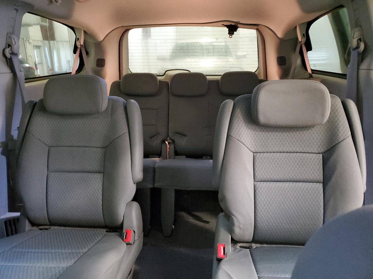 2010 Dodge Caravan - Image 10