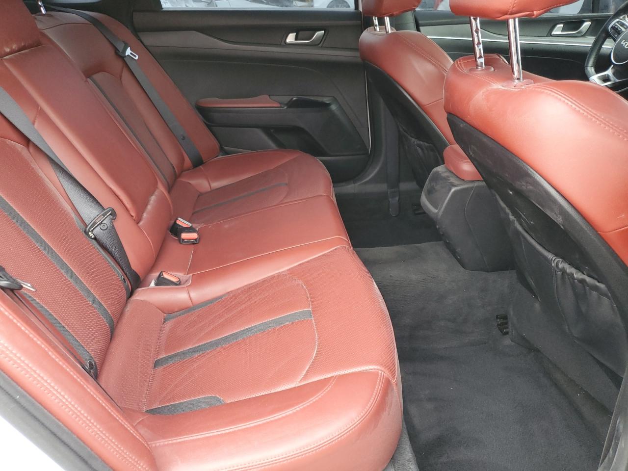 2022 Kia K5 - Image 11