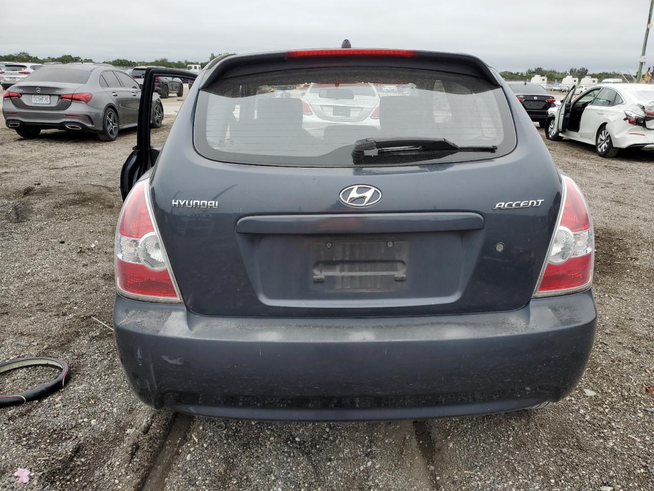 2010 Hyundai Accent - Image 6