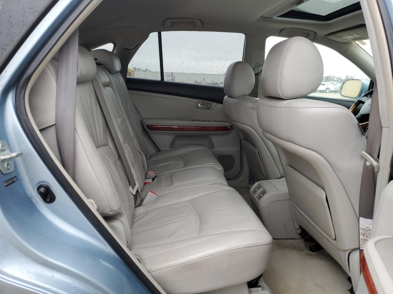 2005 Lexus RX - Image 12